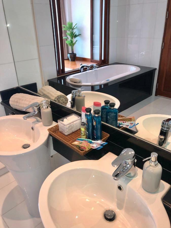 Panwa Beach D-Lux 4 Bed Beachfront Apartment With Sea View מראה חיצוני תמונה